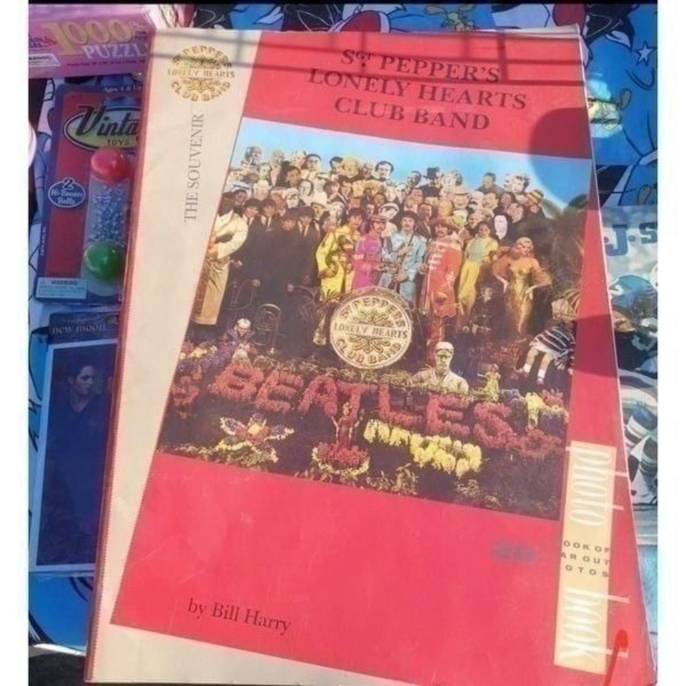 Beatles Vintage St Pepper's Lonely Band Photo‎ Book Souvenir